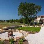 Villa Family With Pool In Visnjan Rapavel