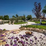 Villa Family With Pool In Visnjan *