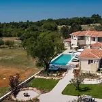 Villa Family With Pool In Visnjan *