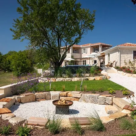 Villa Family With Pool In Visnjan