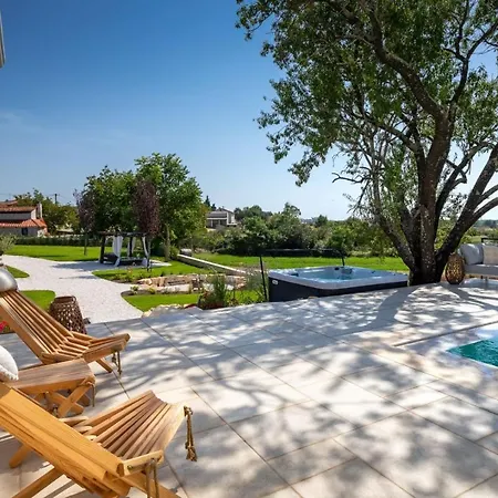 Villa Family With Pool In Visnjan *